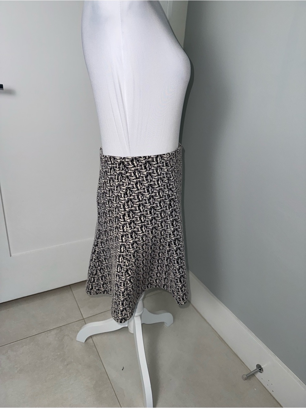 Banana Republic Abstract Circle Mini Skirt/Size 6 - Picture 4 of 8
